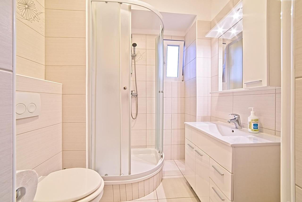 Studio Apartments Peric Rab Kampor エクステリア 写真